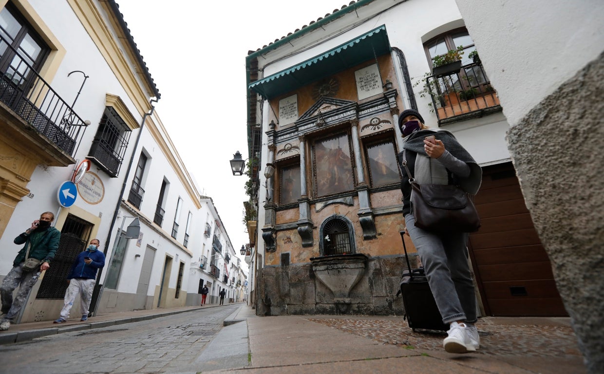 El Ayuntamiento de Córdoba adjudica por 32.000 euros la restauración del retablo de San Rafael en Lineros