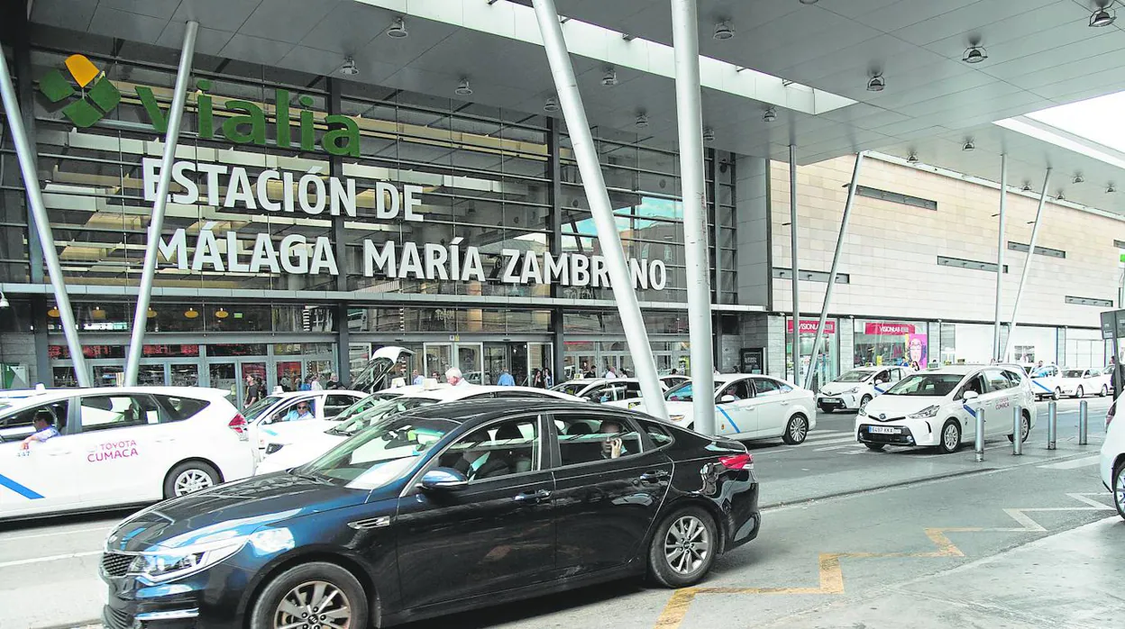 El conflicto con los taxis amenaza el servicio de los VTC en Andalucía