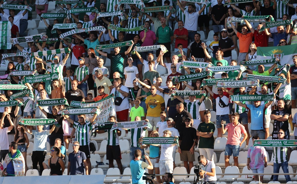 Aficionados del Córdoba CF, en el último partido en El Arcángel