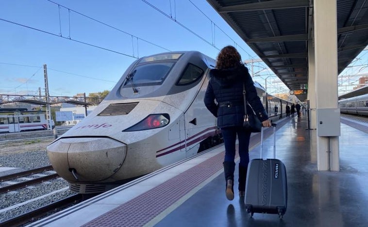 Los AVE Alicante-Madrid tardan 15 minutos más al perder la conexión con Atocha