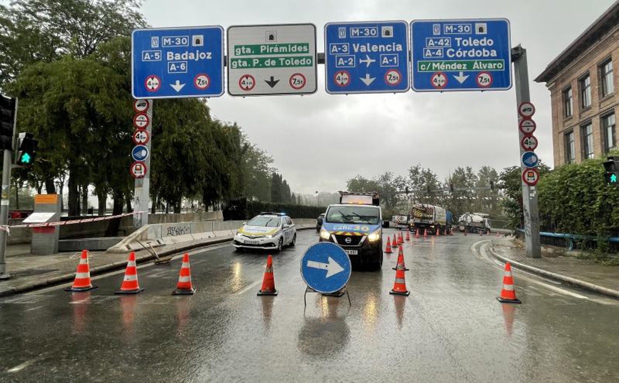 Acceso a la M-30, cortado por la rotura