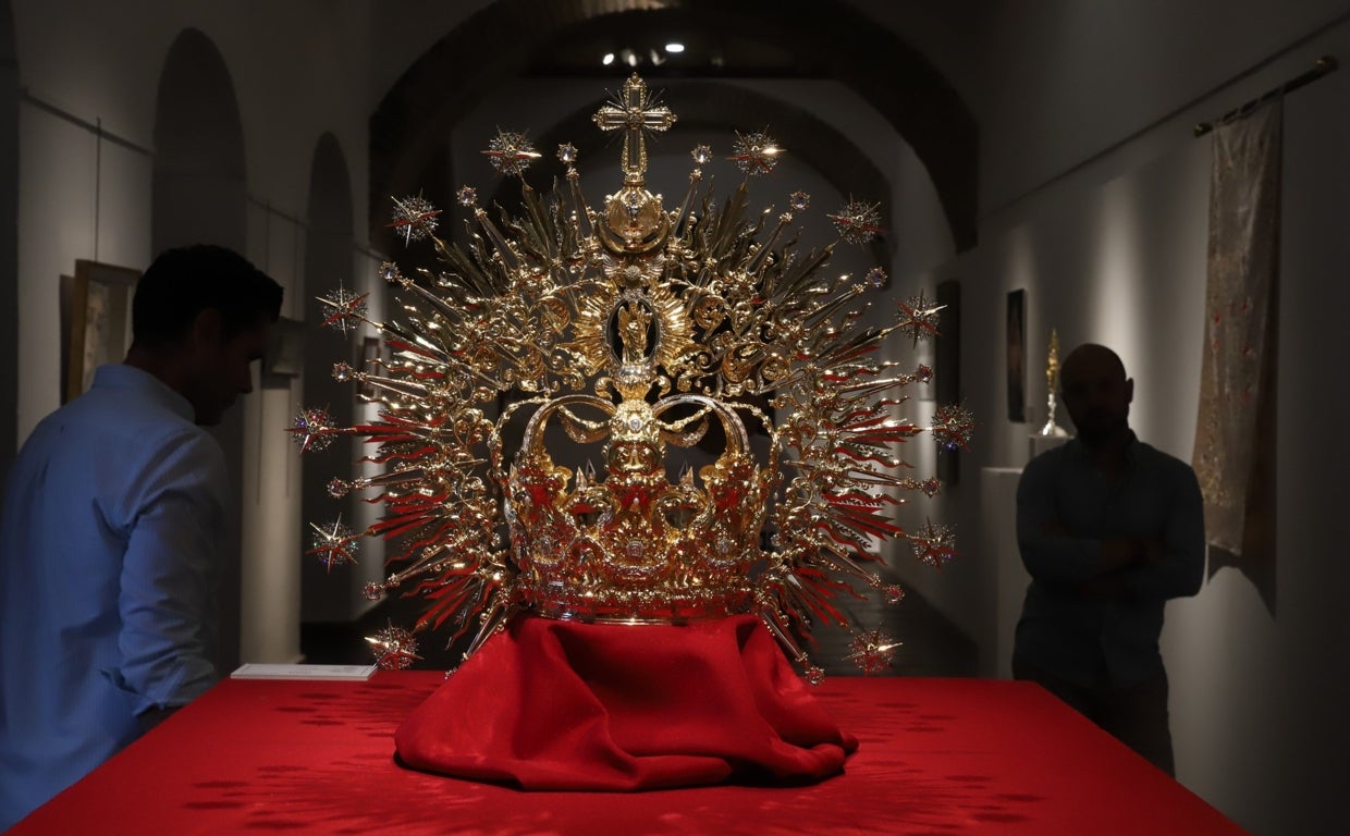 La presea de la coronación, creada y ejecutada por el orfebre Manuel Valera