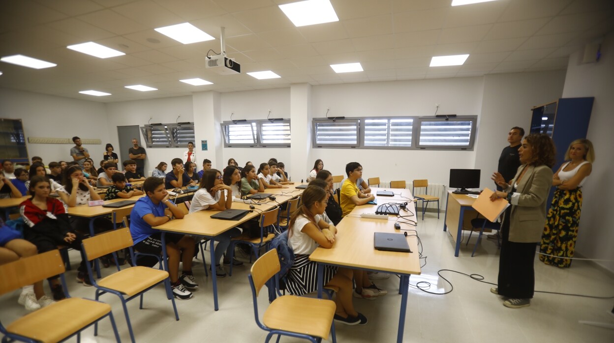 Miles de alumnos de la ESO, Bachillerato y FP vuelven a clase en Córdoba