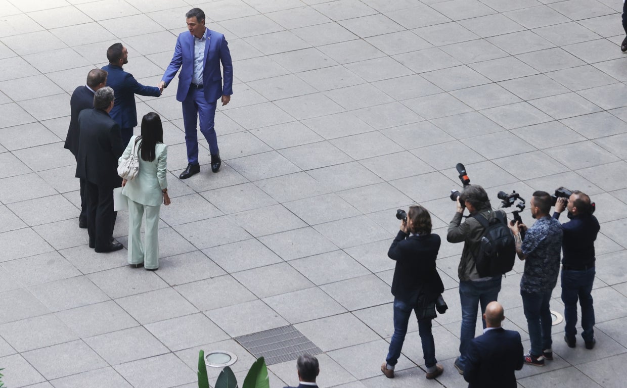 Pedro Sánchez, antes las cámaras, durante uno de sus múltiples actos públicos