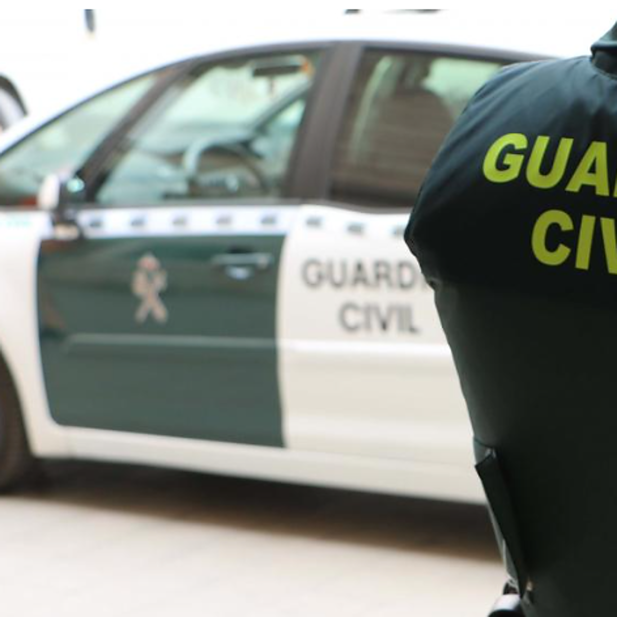 Dejó a su hijo de 9 años más de dos horas solo, encerrado en el coche, para jugar a las tragaperras