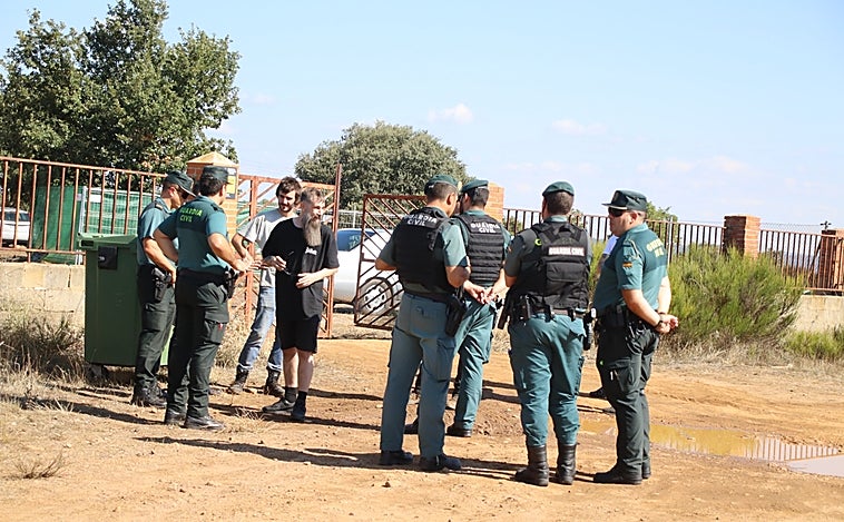 Impiden la celebración de una fiesta ilegal de música electrónica en un pueblo de León