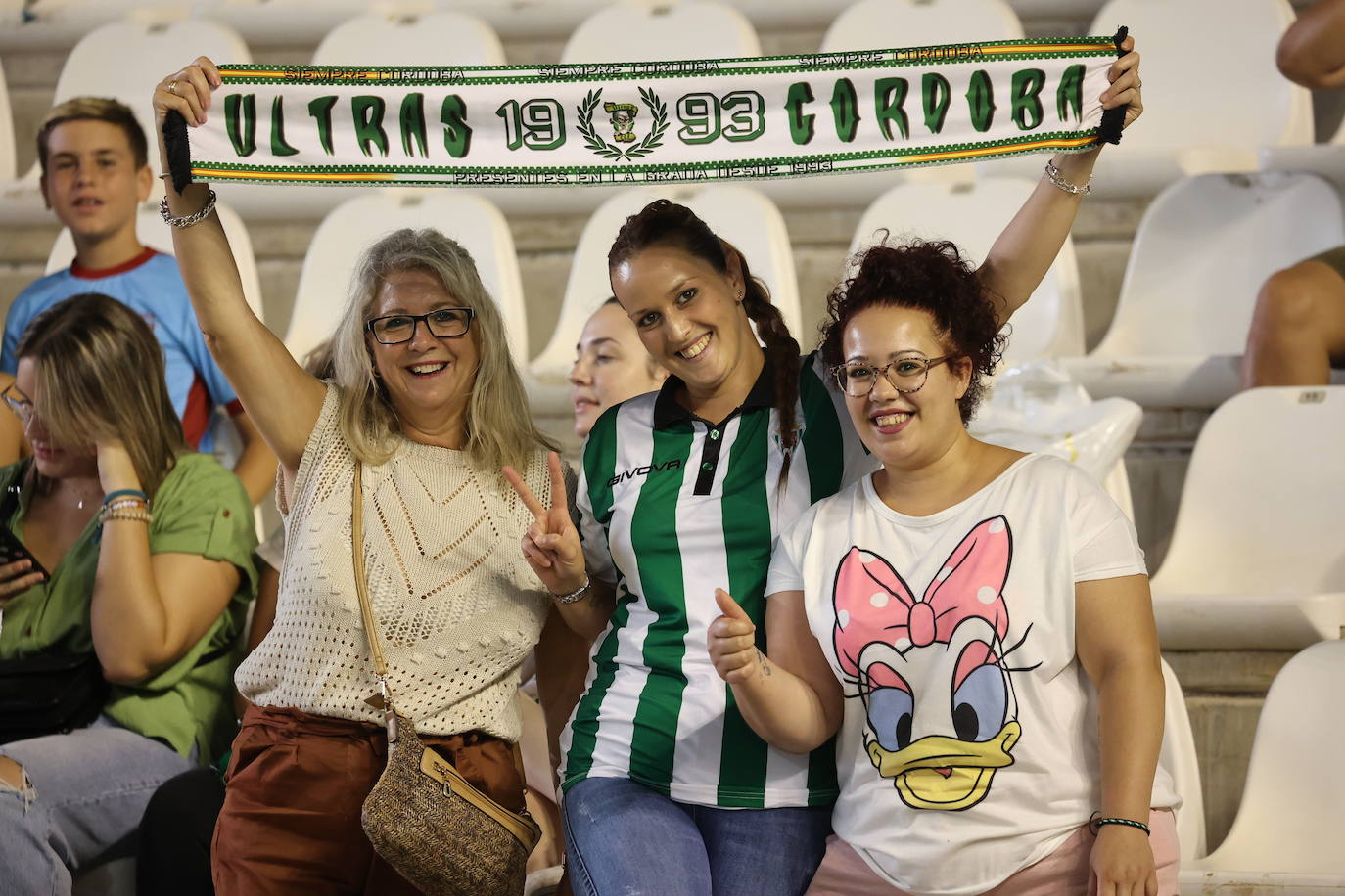 El ambientazo en El Arcángel en el Córdoba CF - Rayo Majadahonda, en imágenes