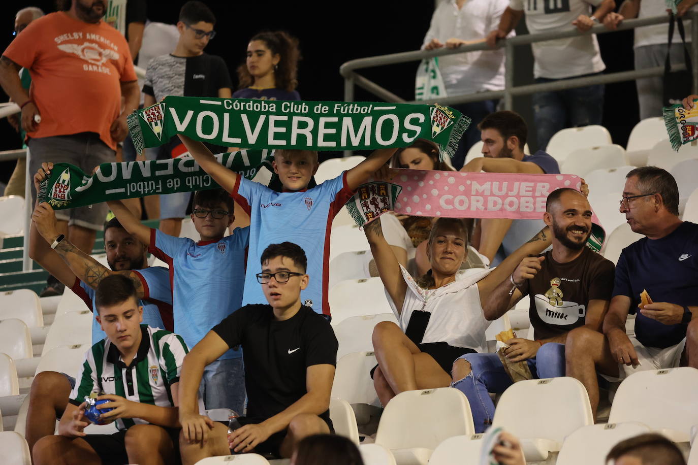 El ambientazo en El Arcángel en el Córdoba CF - Rayo Majadahonda, en imágenes