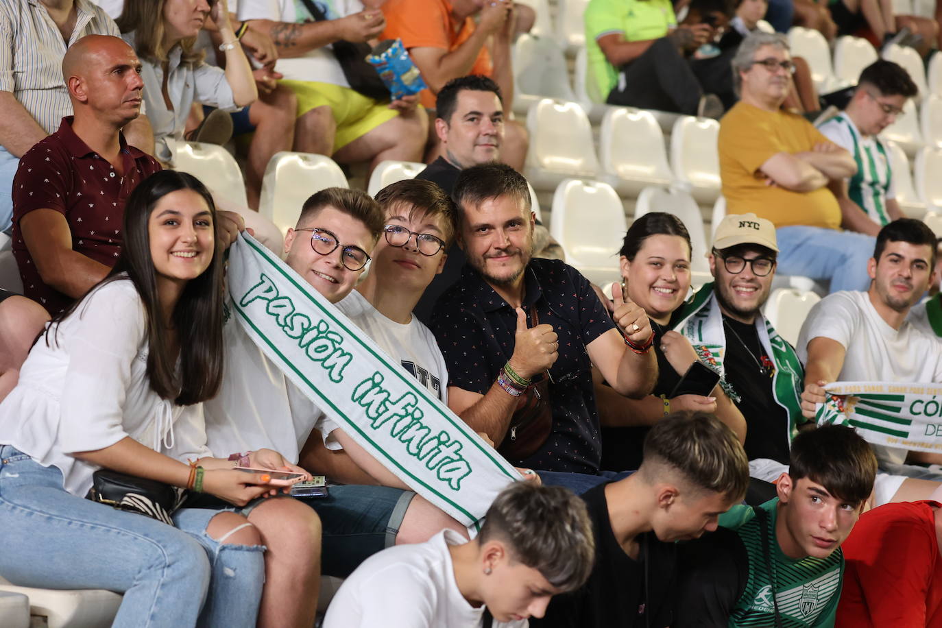 El ambientazo en El Arcángel en el Córdoba CF - Rayo Majadahonda, en imágenes