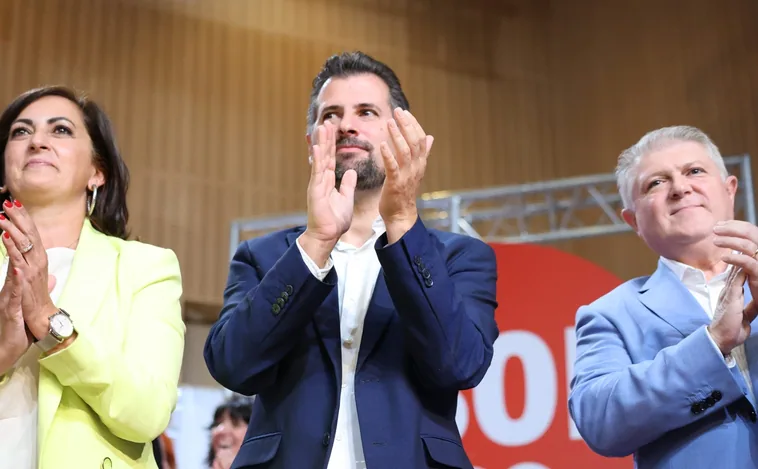 Tudanca presume de las políticas útiles del PSOE frente a una Junta que va «de lío en lío»