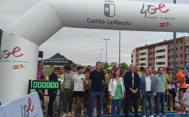 Casi 400 deportistas participan en Talavera en la carrera del 40º Aniversario del Estatuto de Castilla-La Mancha