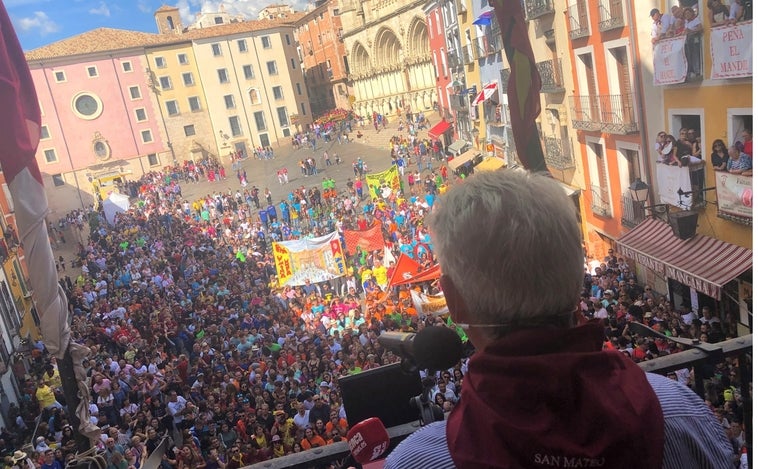 El desfile de 41 peñas y el pregón marcan el inicio de las Fiestas de San Mateo