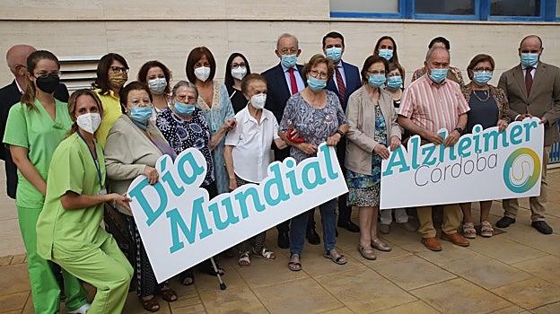 Usuarios, trabajadores y autoridades hoy en la Asociación San Rafael de Córdoba