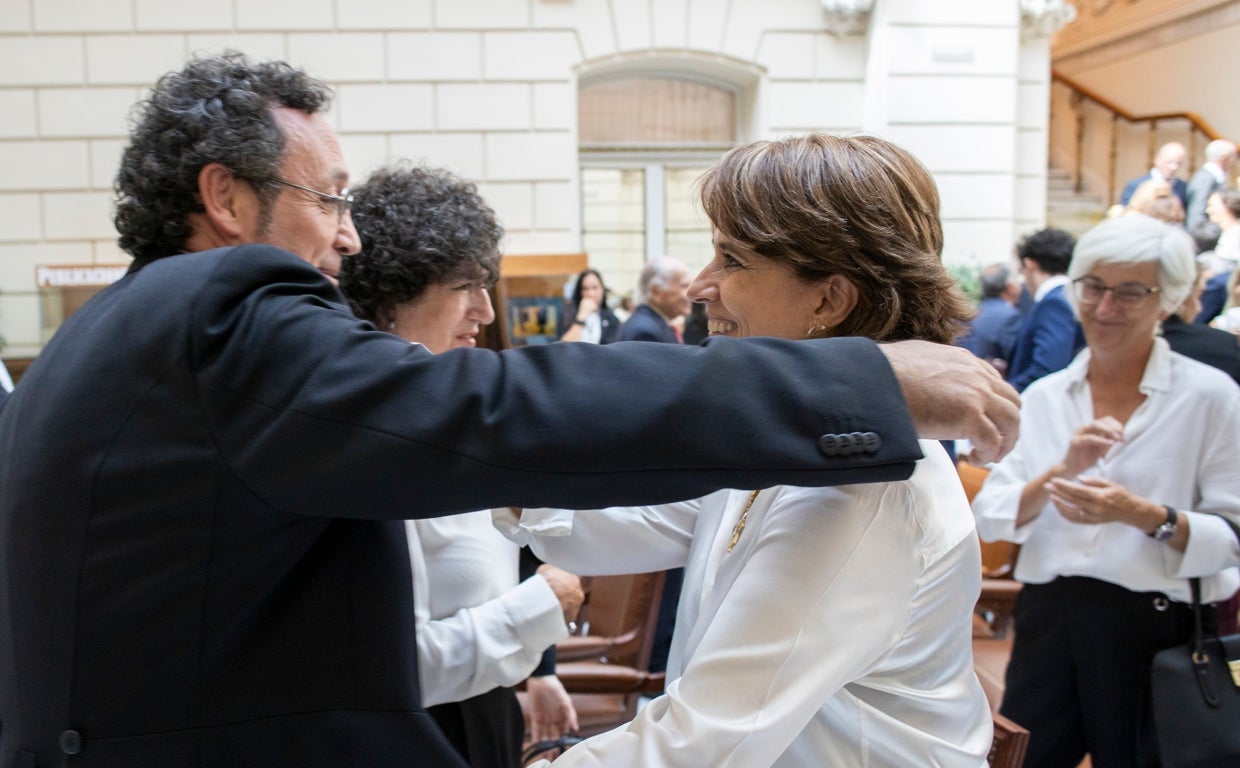 El Fiscal General del Estado, Álvaro García Ortiz y su predecesora, Dolores Delgado