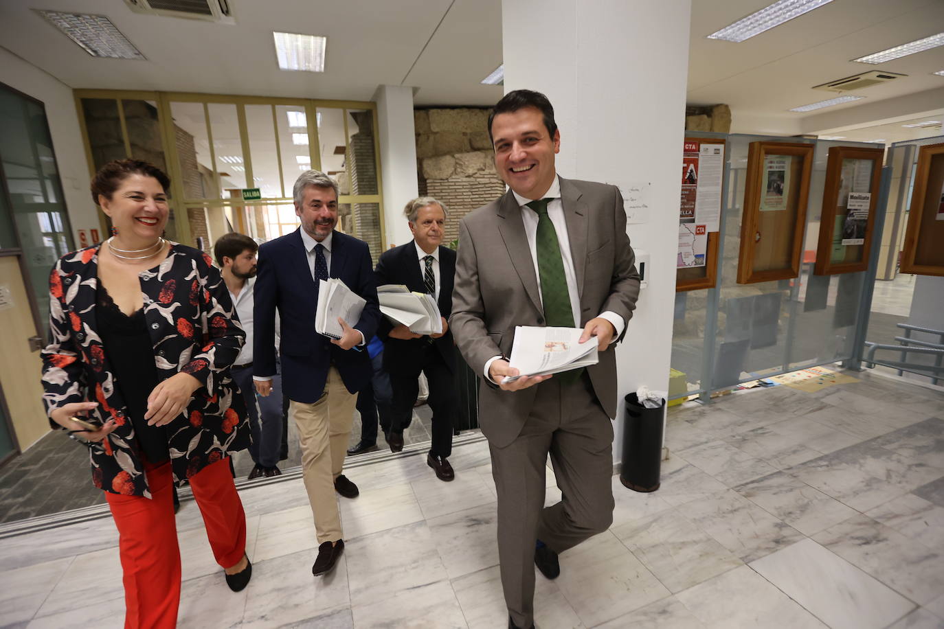 En imágenes, el tenso y polémico Pleno en el Ayuntamiento de Córdoba