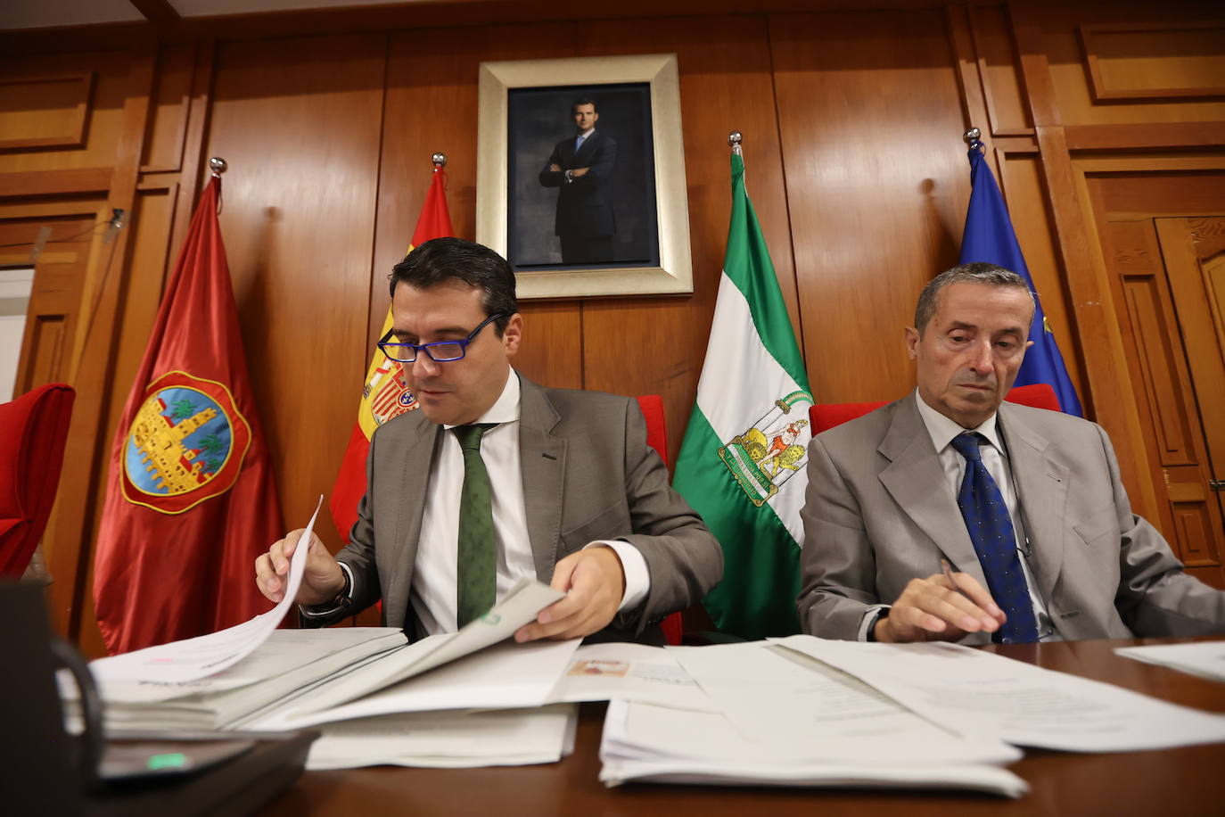 En imágenes, el tenso y polémico Pleno en el Ayuntamiento de Córdoba