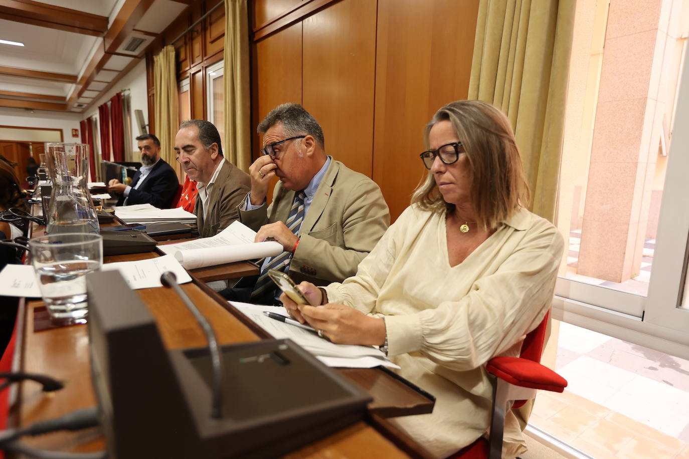 En imágenes, el tenso y polémico Pleno en el Ayuntamiento de Córdoba