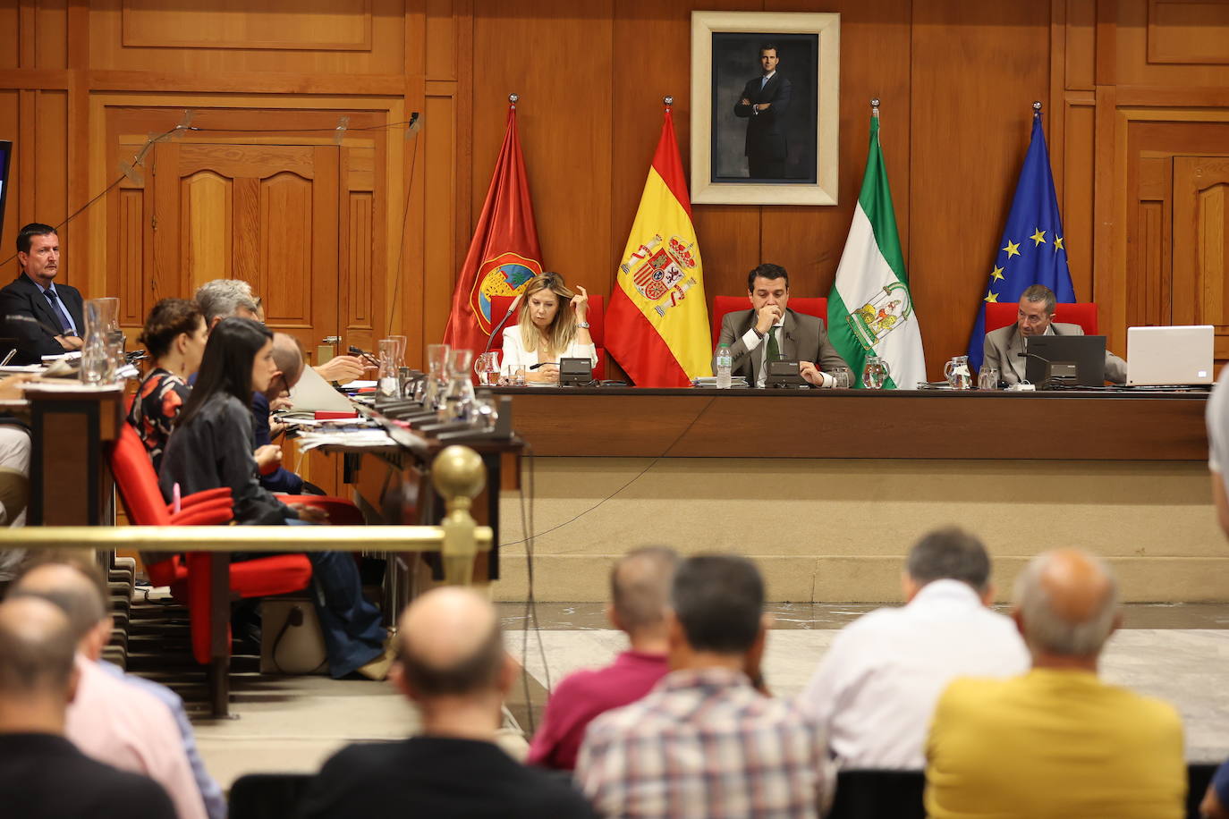 En imágenes, el tenso y polémico Pleno en el Ayuntamiento de Córdoba
