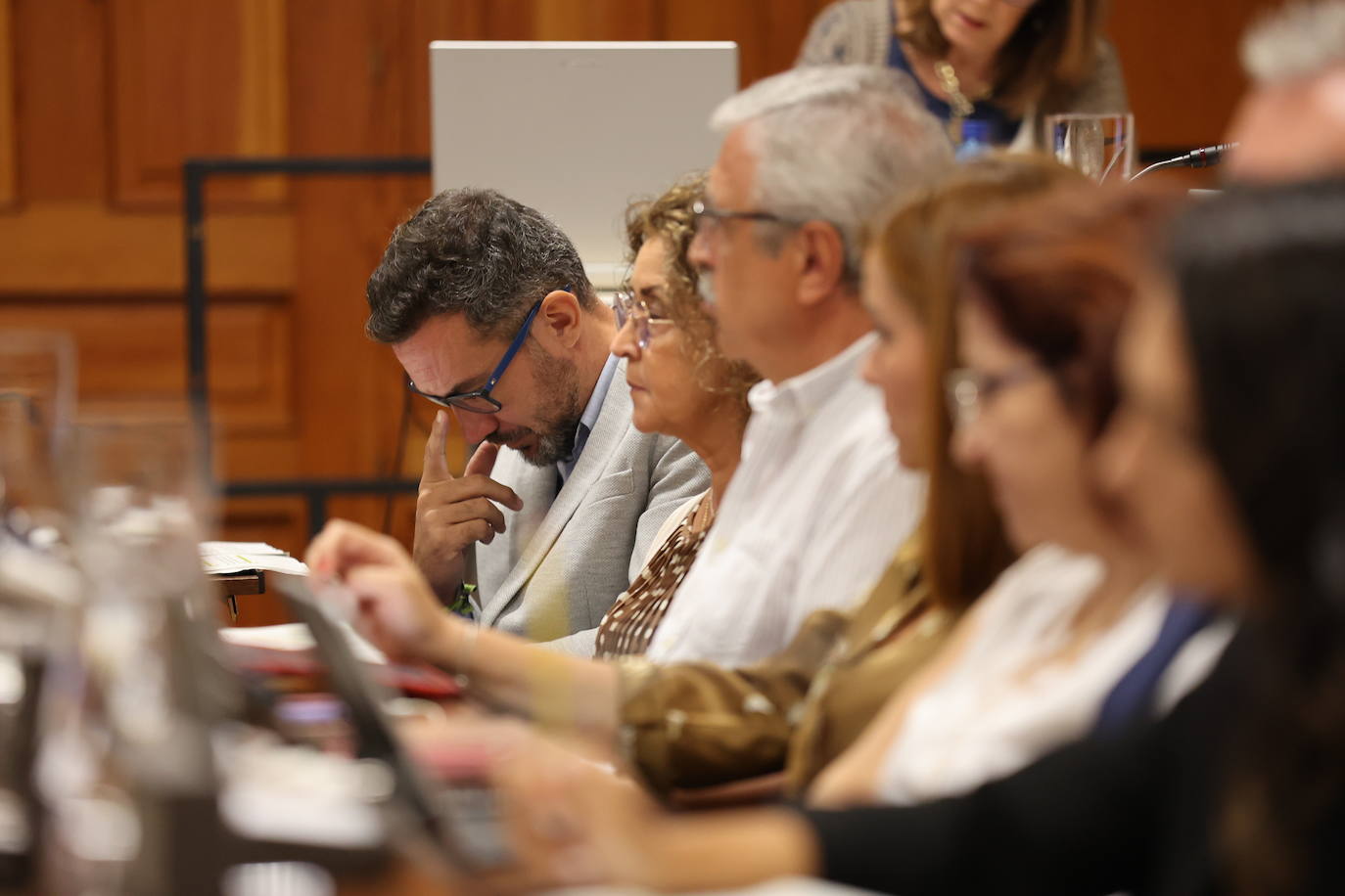 En imágenes, el tenso y polémico Pleno en el Ayuntamiento de Córdoba