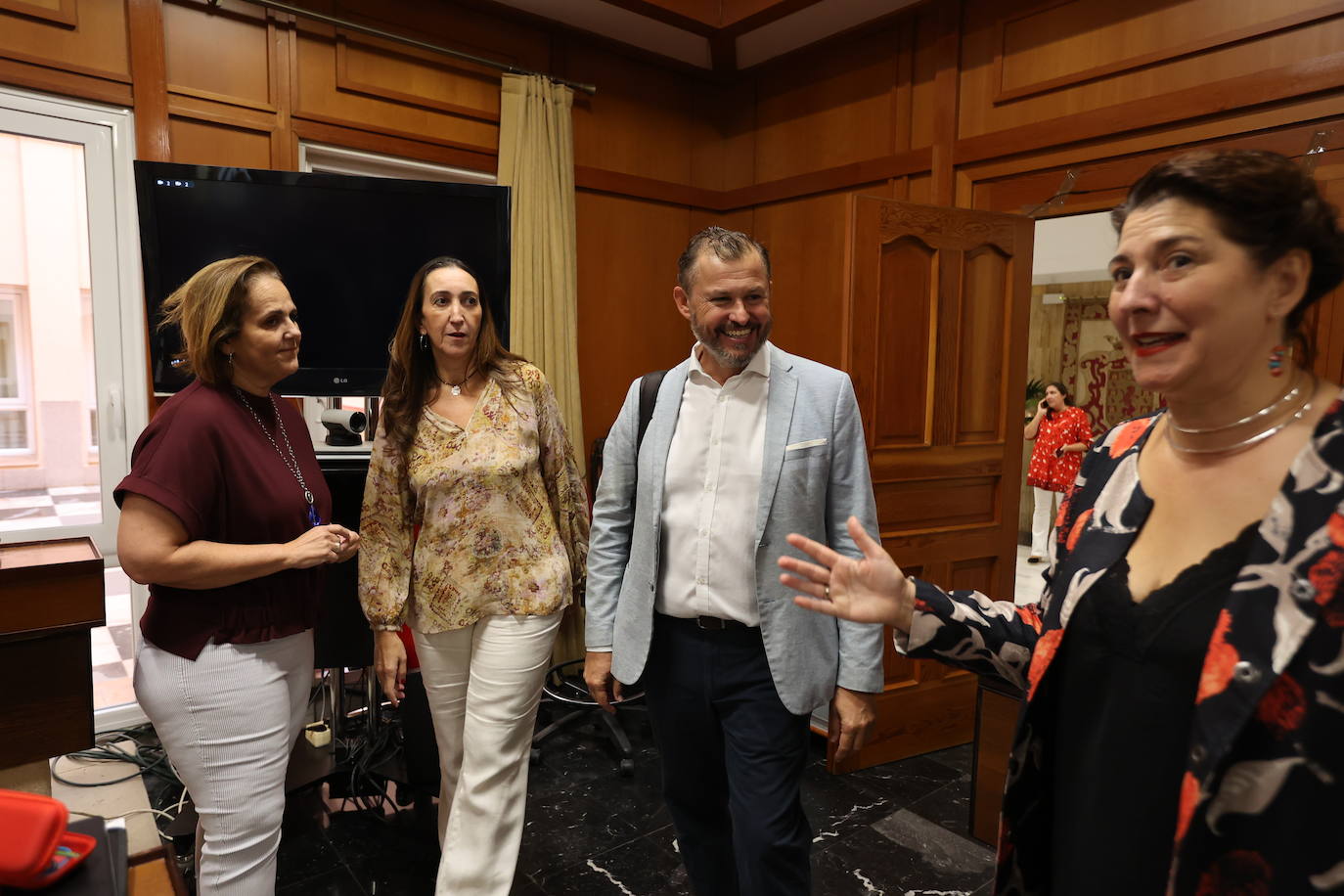 En imágenes, el tenso y polémico Pleno en el Ayuntamiento de Córdoba