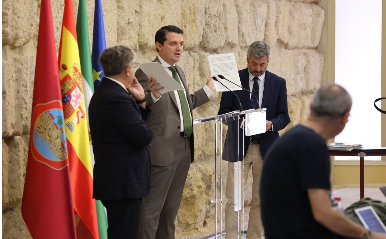 En imágenes, el tenso y polémico Pleno en el Ayuntamiento de Córdoba