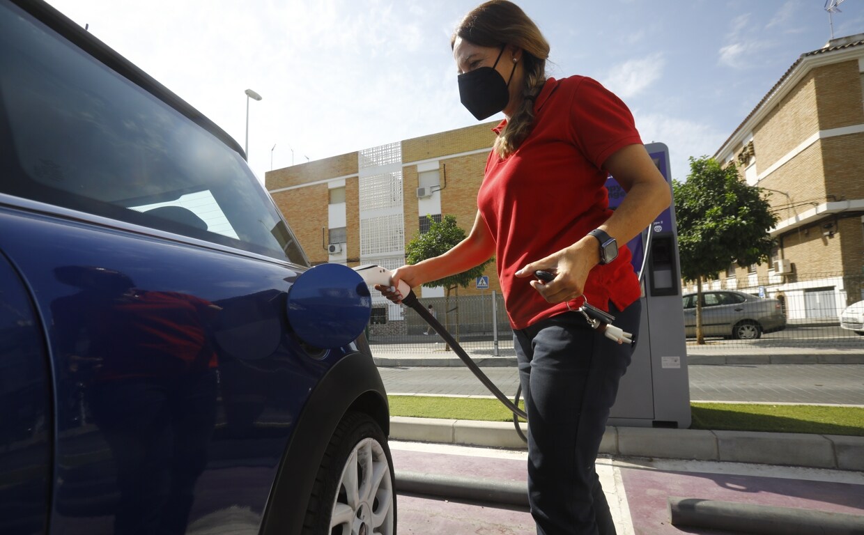 Precio De Los Coches Y Puntos De Recarga, Frenos En Córdoba A Un Auge ...