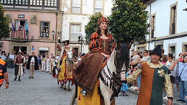 La ministra de Justicia, en la recreación del desembarco de Carlos V en Tazones este verano
