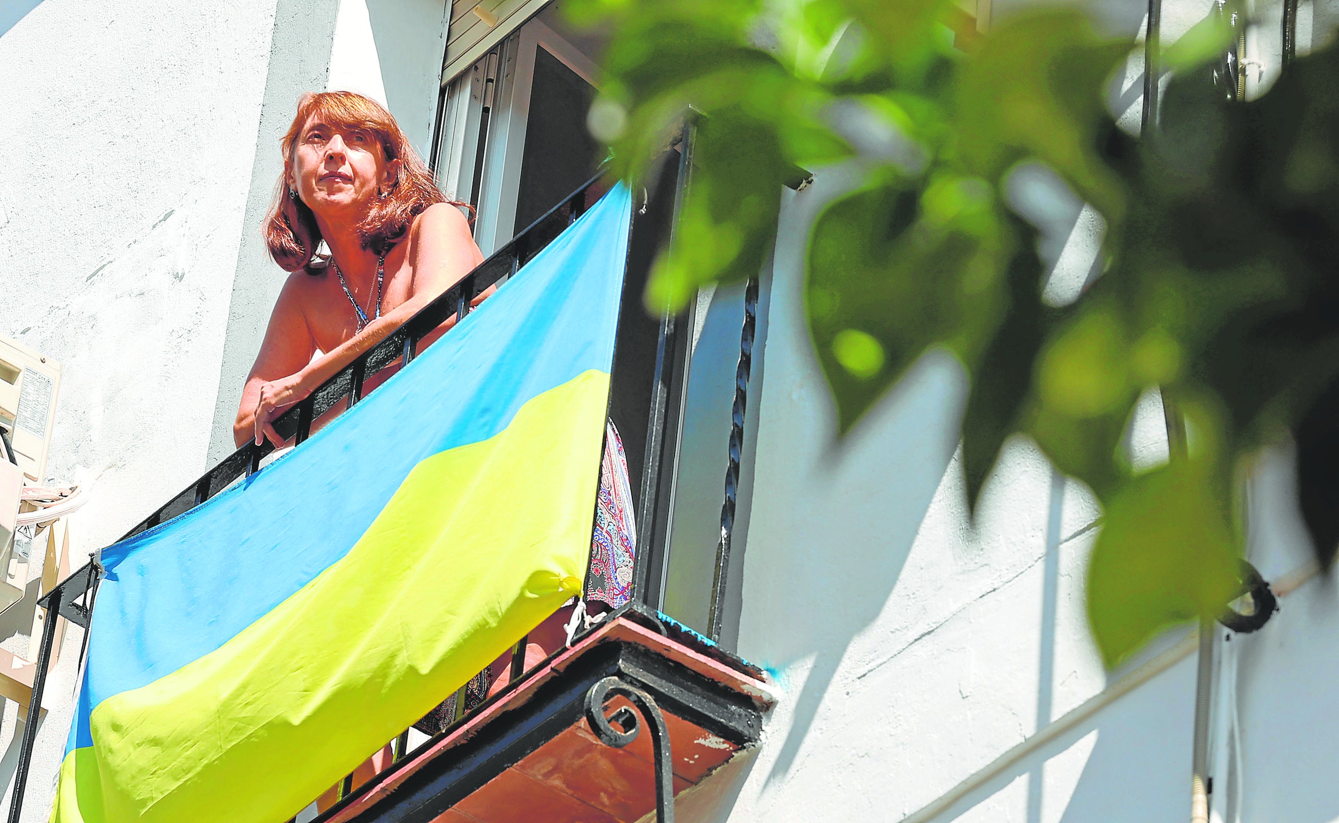 Inna posa para la entrevista de ABC en el balcón de su casa de acogida