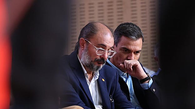 Javier Lambán, junto a Pedro Sánchez, la pasada semana en Zaragoza