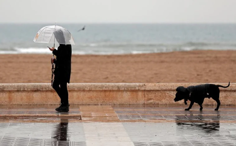 Alerta naranja por fuertes chubascos este domingo en la costa en Valencia y Alicante
