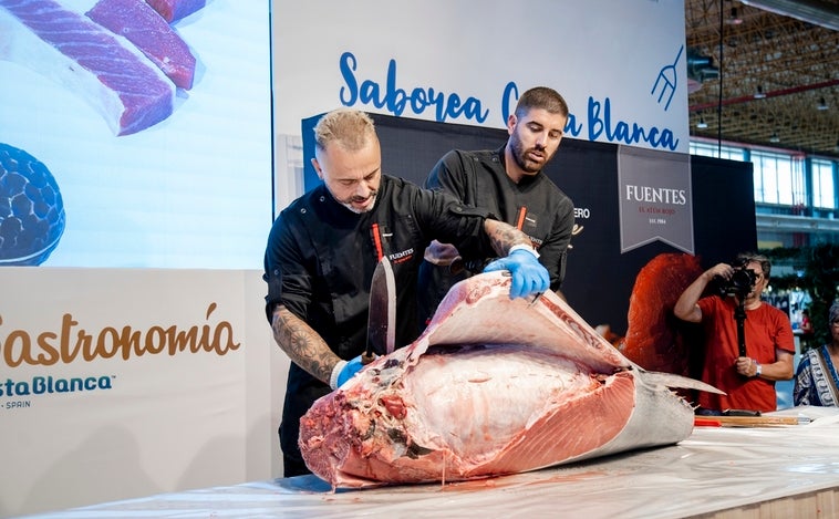 El ronqueo de un atún de 200 kilos abre el concurso de tartar de atún rojo del Mediterráneo