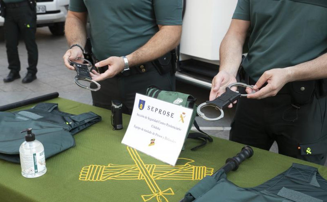 Tres jóvenes denuncian la agresión de vigilantes privados en una caseta de la Feria de Encinas Reales