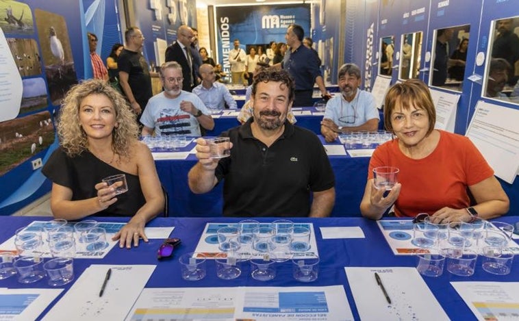 Cata de agua a ciegas con chefs alicantinos para promocionar el Festival Gastro Cinema