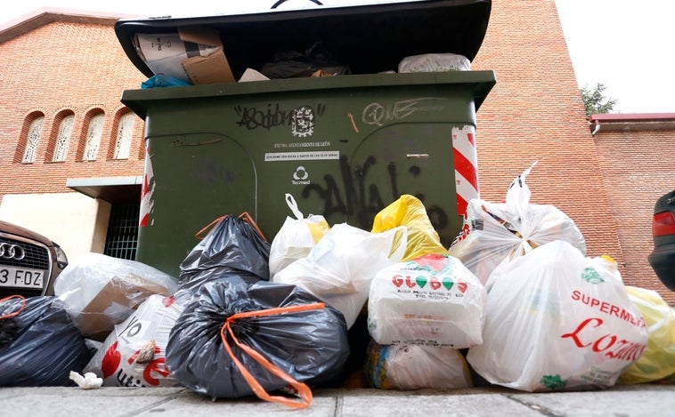 Los trabajadores del servicio de basuras de León posponen su huelga