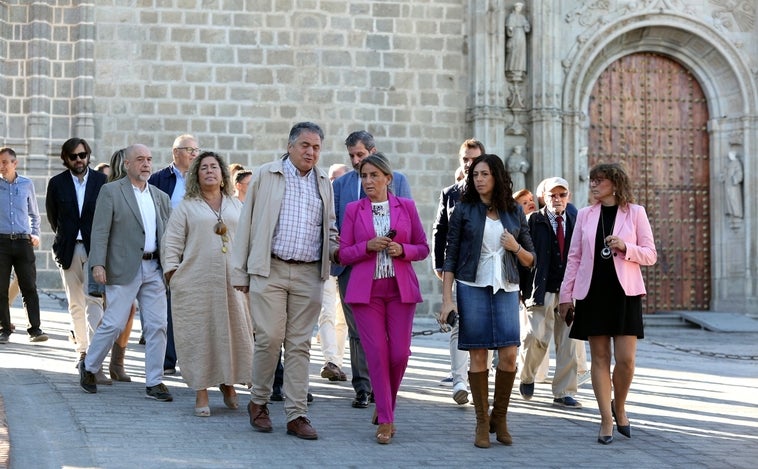 Ya se puede circular por la calle Reyes Católicos