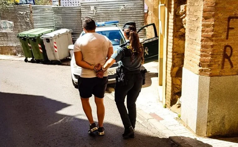 La Guardia Civil detiene a un prófugo de la justicia que llevaba más de un año oculto en Almadén