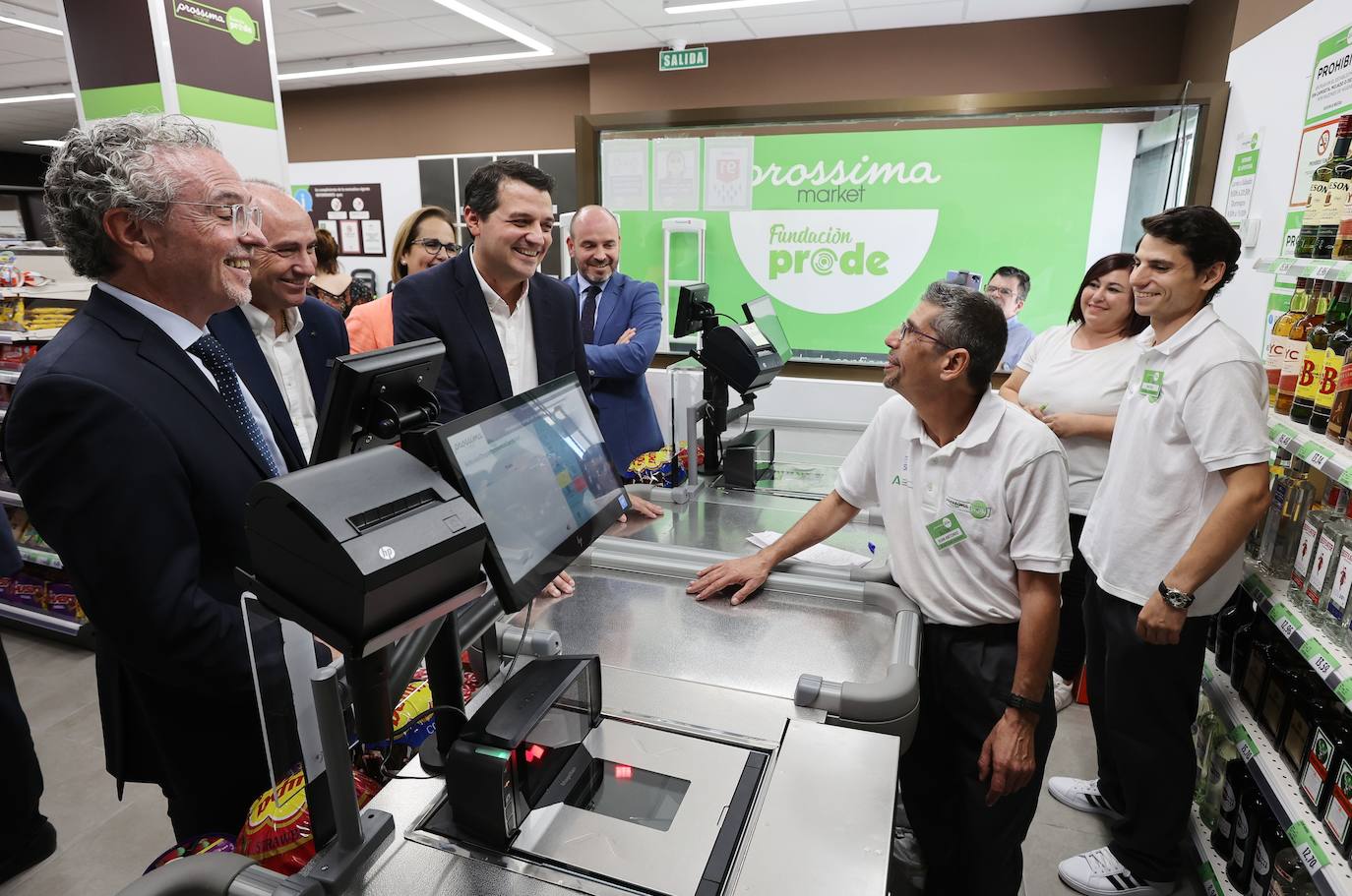 El primer súper de Andalucía gestionado por discapacitados, en imágenes