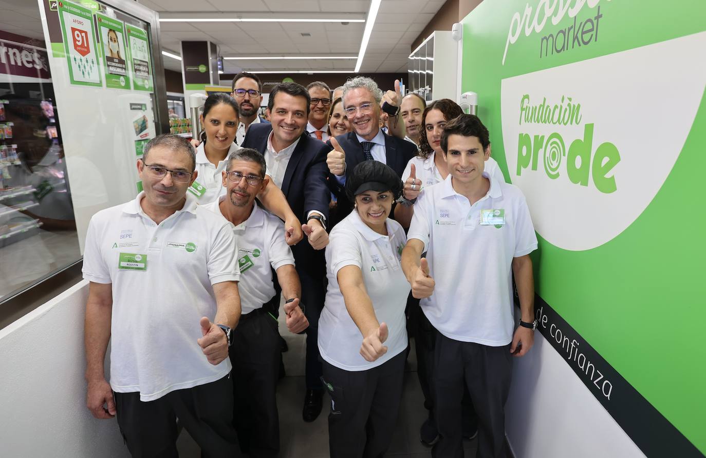 El primer súper de Andalucía gestionado por discapacitados, en imágenes