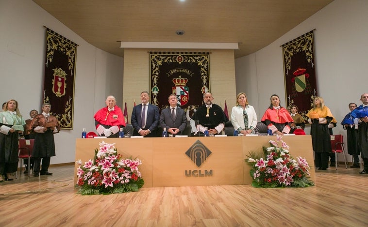 Page acuerda con la UCLM 21,4 millones para contratar investigadores