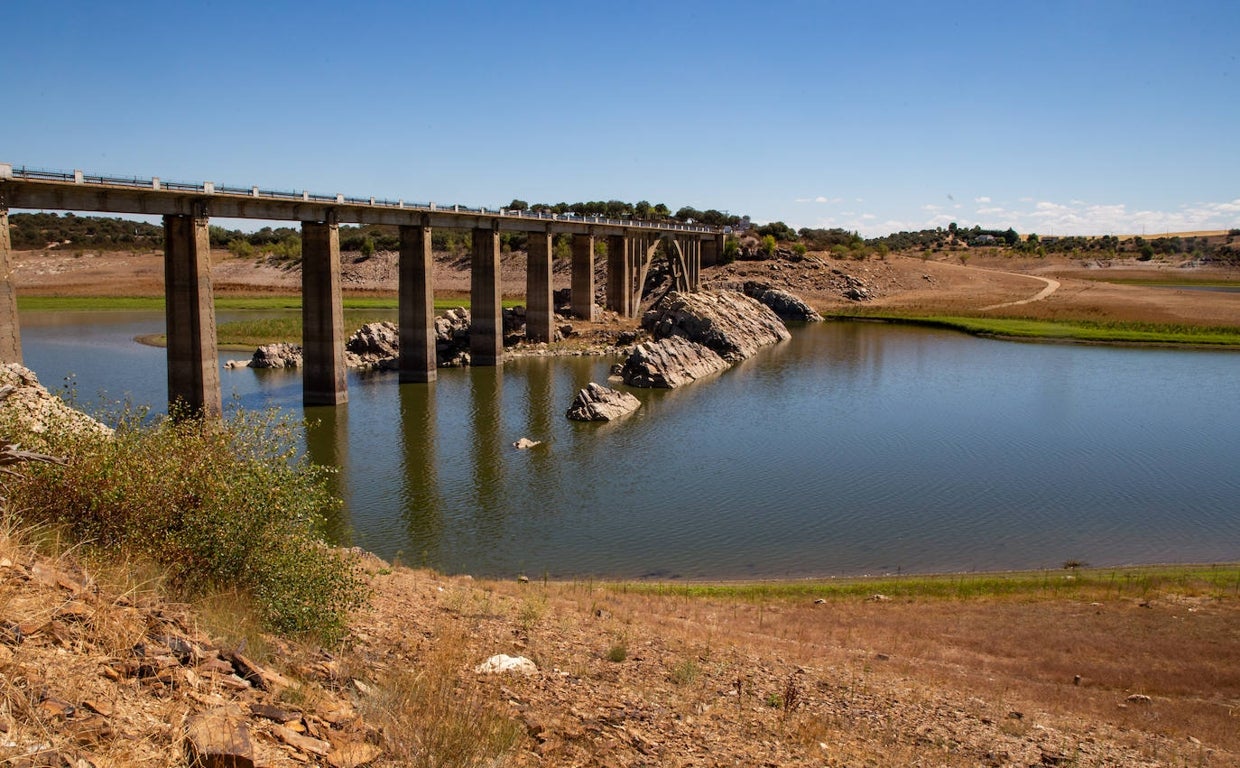 Estado del embalse de Ricobayo, en Zamora, a mediados de agosto