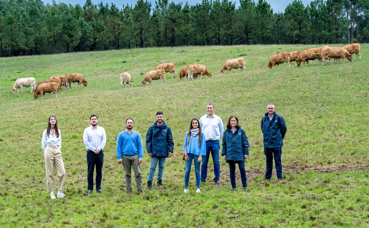 Equipo de especialistas de Reganosa, Repsol, Naturgy e Impulsa Galicia que están llevando a cabo trabajos técnicos en distintas granjas para diseñar el desarrollo del proyecto