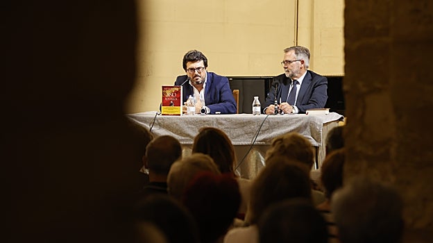 El director de ABC Córdoba, durante la presentación del autor