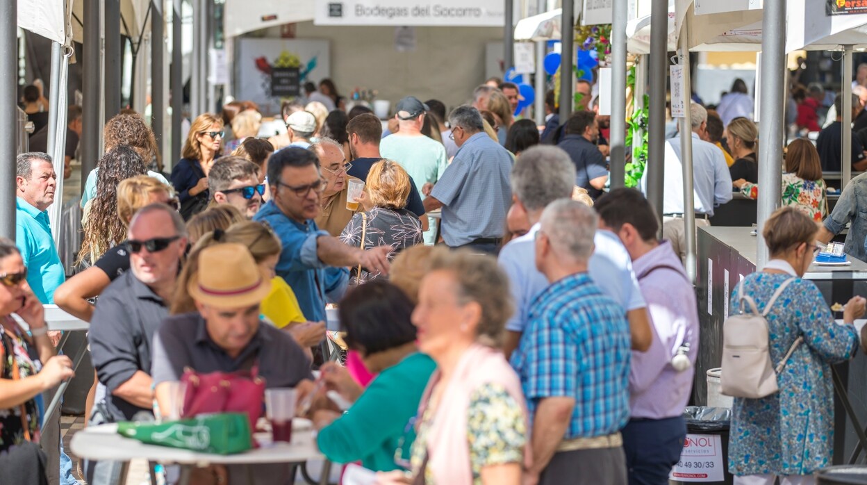 Gastronomía y un gran ambiente en el arranque de la Feria de la Tapa de Huelva