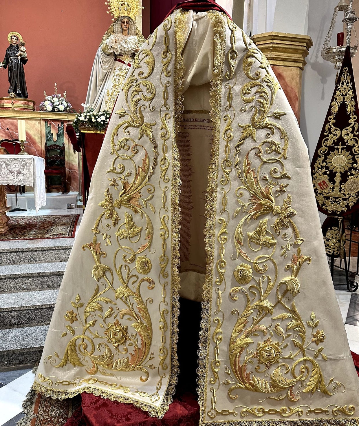 El manto de las ofrendas que la Virgen de la Merced estrenará el próximo domingo