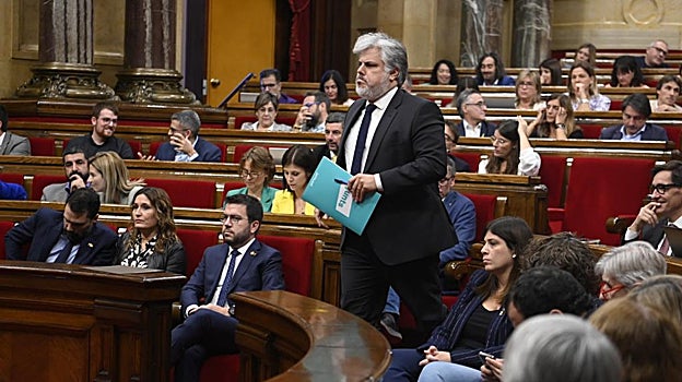 Albert Batet (Junts) antes de su intervención en el pleno