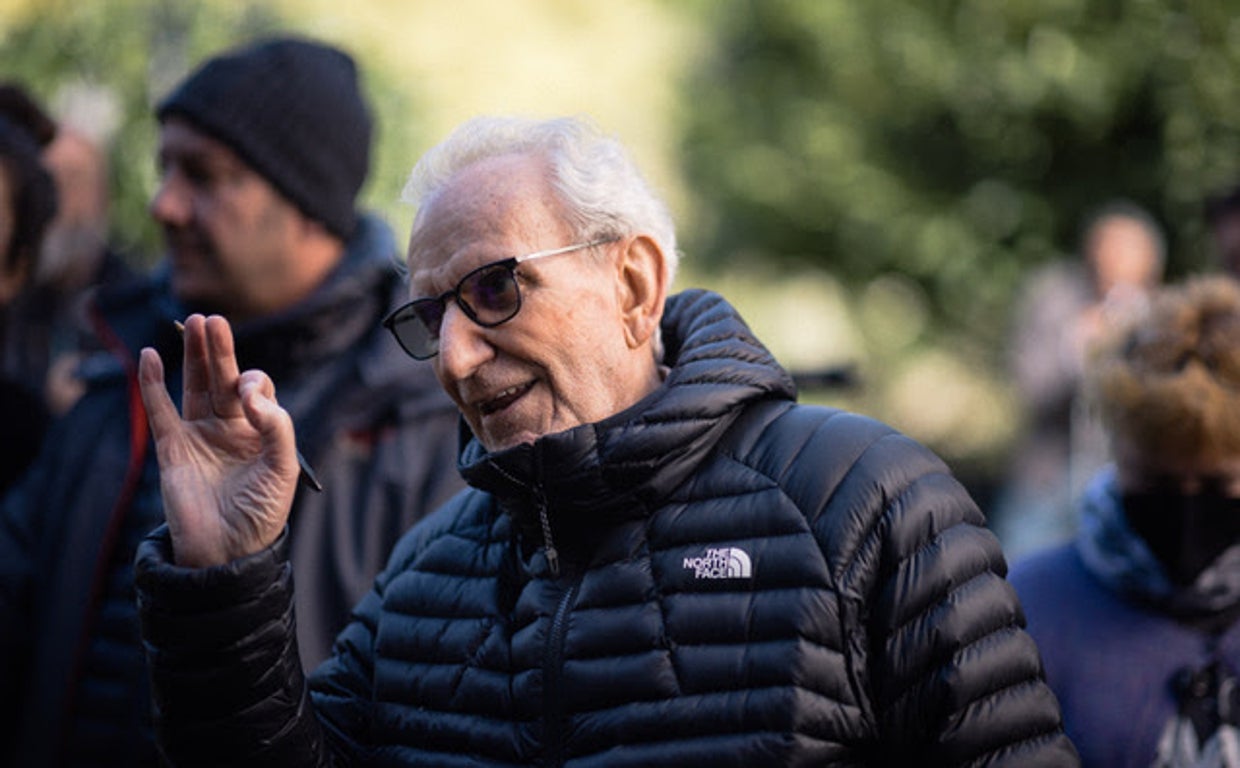Jaime Chávarri, durante el rodaje de 'La manzana de Oro'