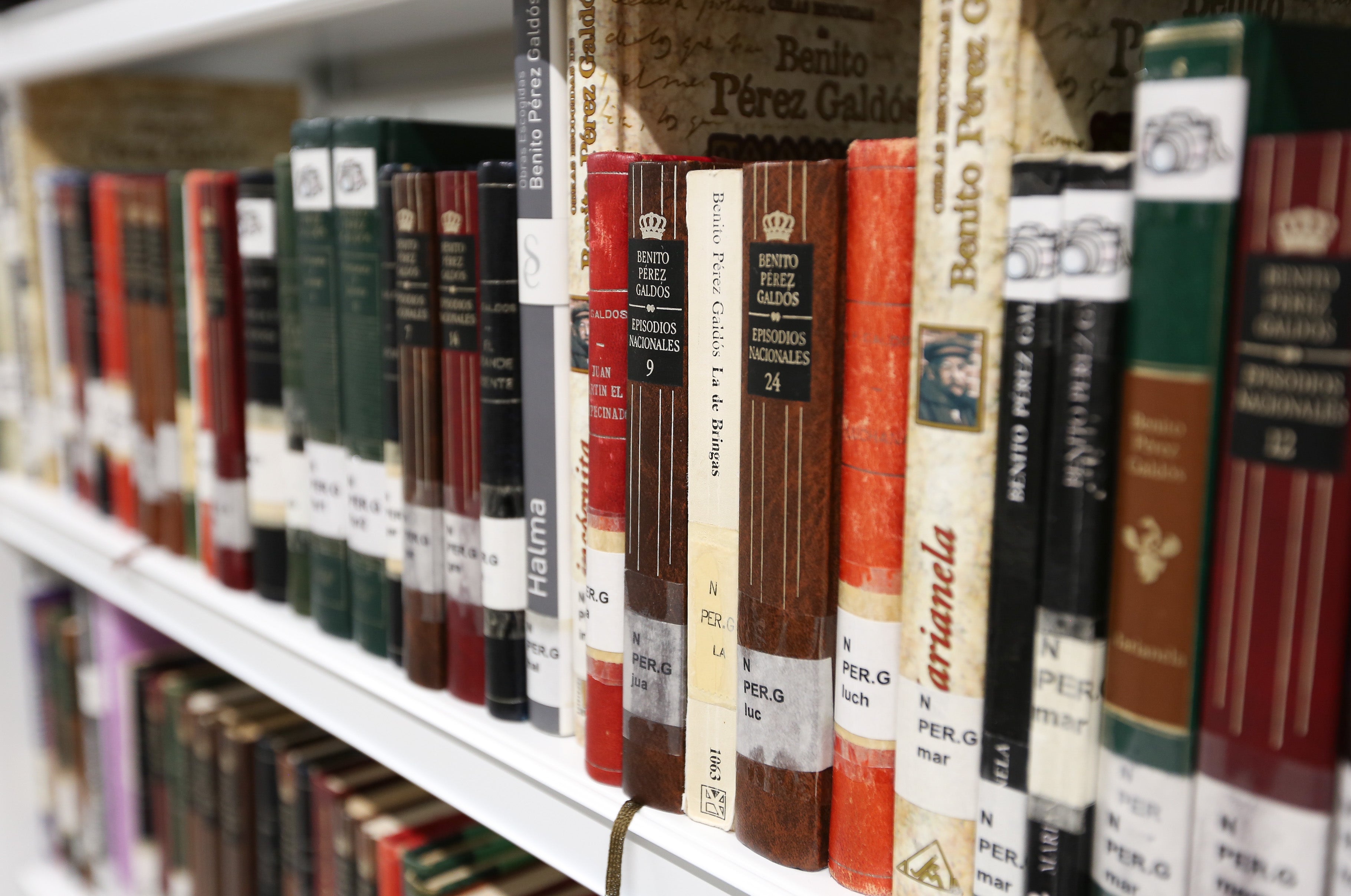 La biblioteca del Polígono reabre sus puertas con el nombre de &#039;Almudena Grandes&#039;