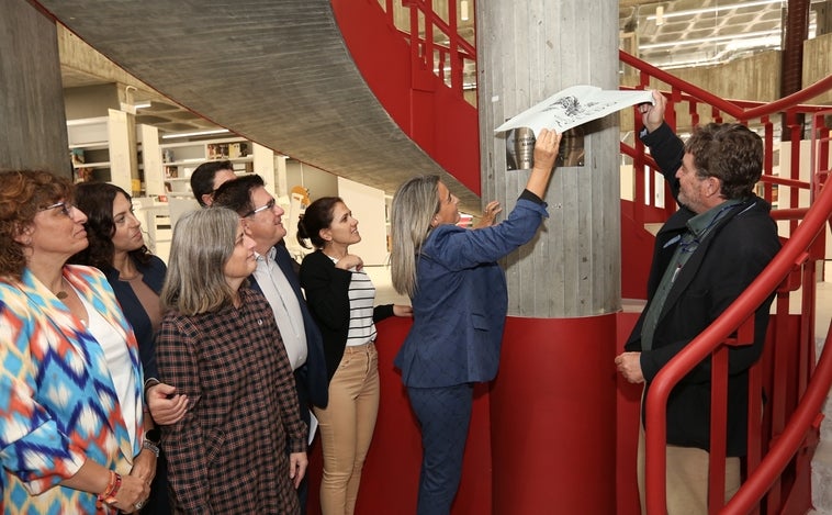 La biblioteca del Polígono reabre sus puertas con el nombre de 'Almudena Grandes'