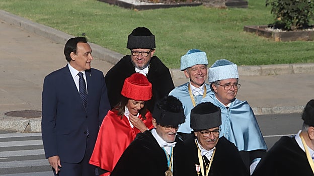 El consejero Gómez Villamandos y el rector, este viernes