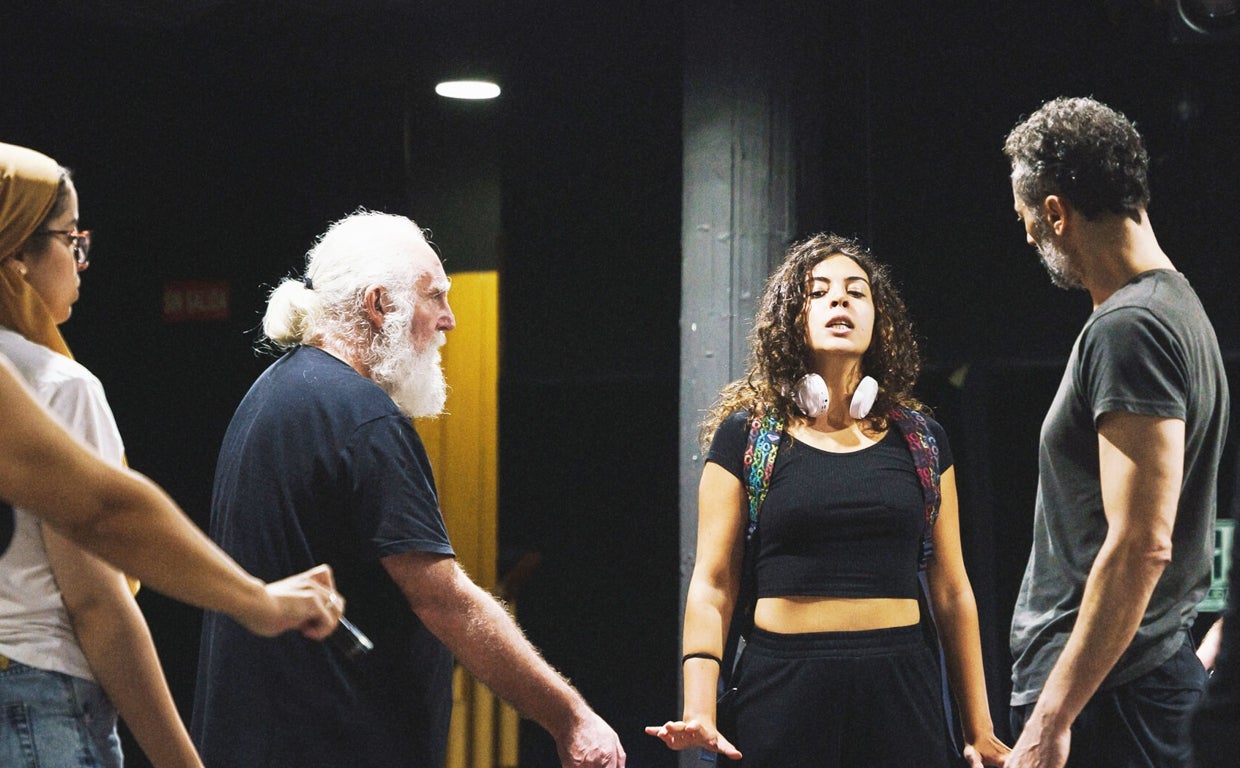 Actores de la obra, en uno de los ensayos